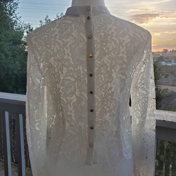 Forever 21 Lace Long Sleeve Scalloped Hem Top - Picture 4 of 12